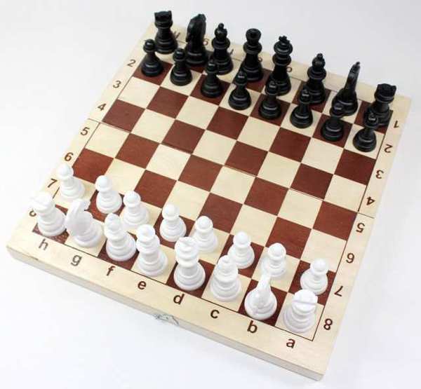Игра настольная "Шахматы" пластмассовые фигуры в деревянной упаковке (поле 29х29 см) Десятое королевство 03878ДК
