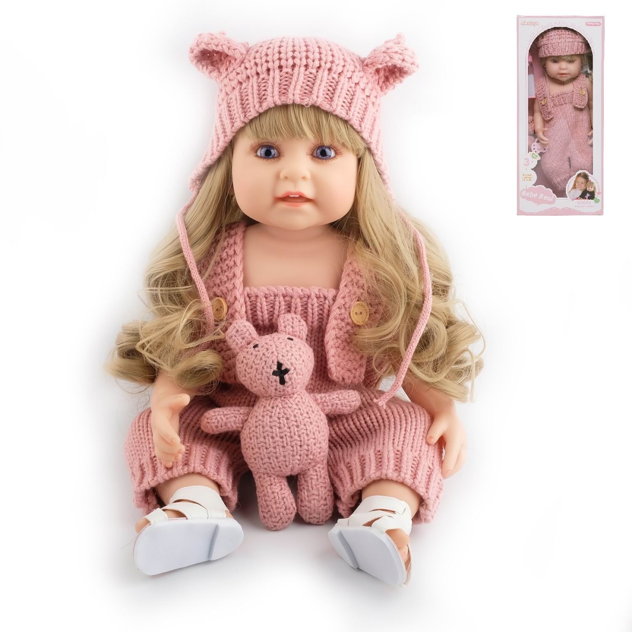 Кукла Junfa в розовом вязанном комбинезоне и шляпке с плюшевым мишкой 55 см WJ-35888